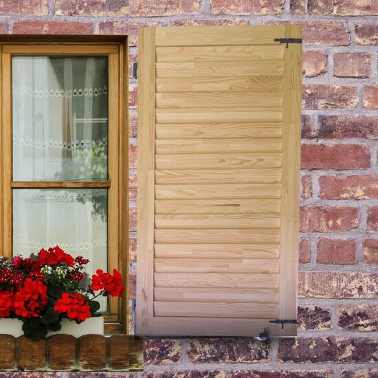 Oblon din lemn esenta pin, deschidere dreapta, feronerie standard, lamele fixe, fara toc, un canat, 600 mm x 1100 mm